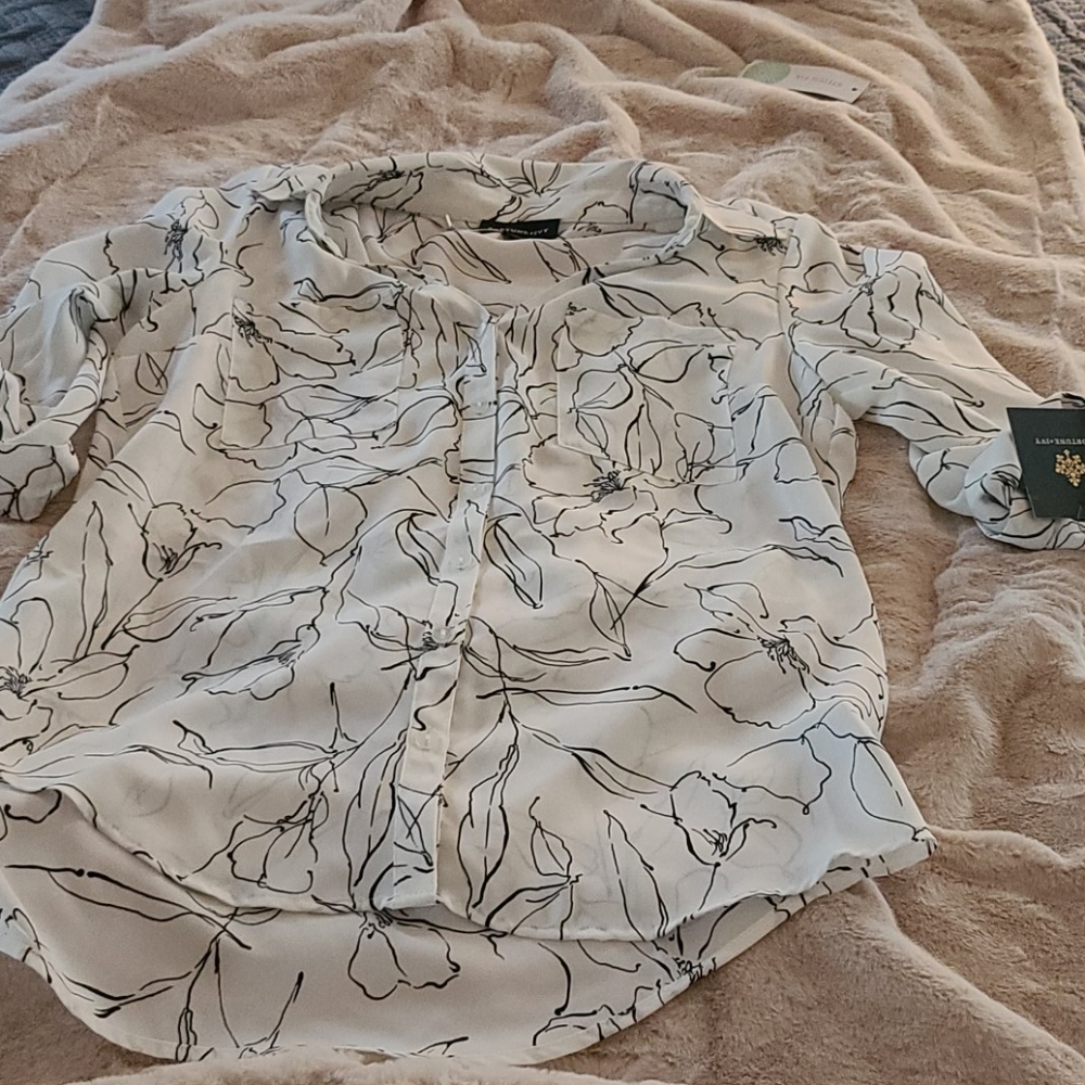 NWT cuffed blouse